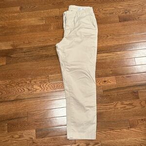 Gap Mid Rise Downtown Khaki SZ 8 light khaki color ankle length